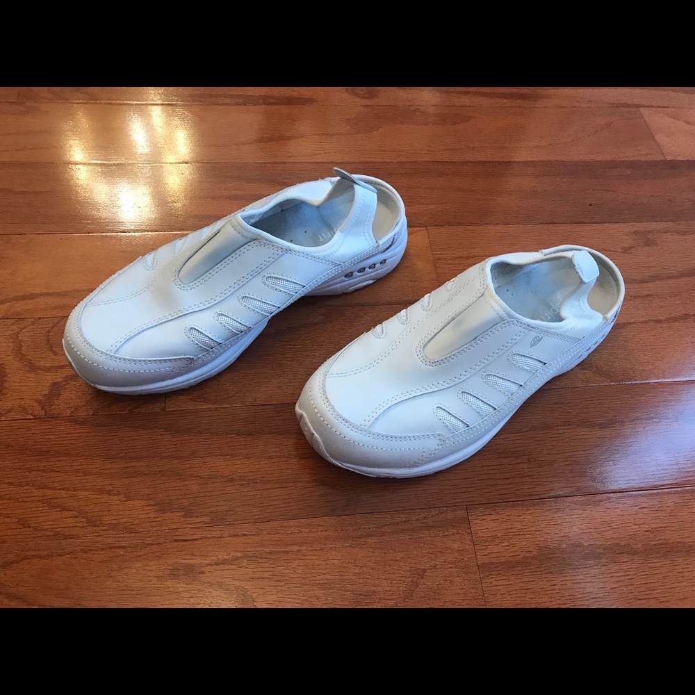 Easy Spirit Sling Back Tennis Shoes. Size 7.5.